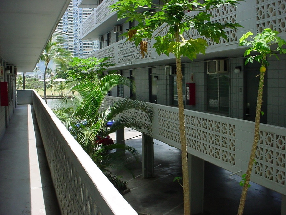 Breezeway lanai with tropical plants